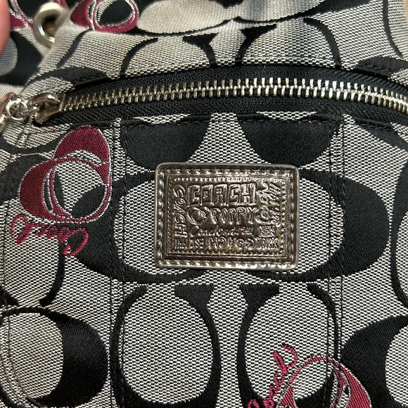 SUPER RARE! Coach Poppy Bucket Bag AND Coach matching wristlet! - Picture 5 of 12